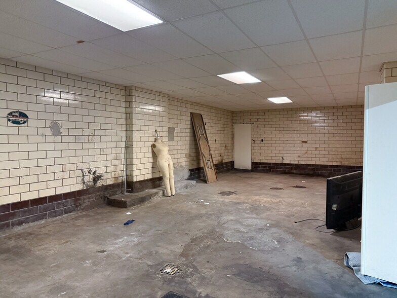 More Photos Of 3363 Reading Rd, Cincinnati Warehouse For Sale