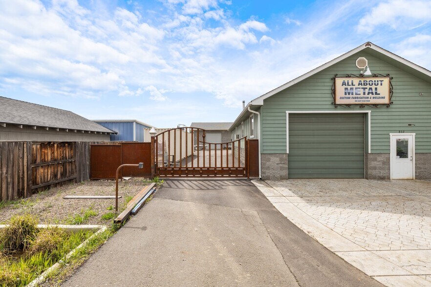 More Photos Of 802 E Vilas Rd, Medford Light Manufacturing For Sale