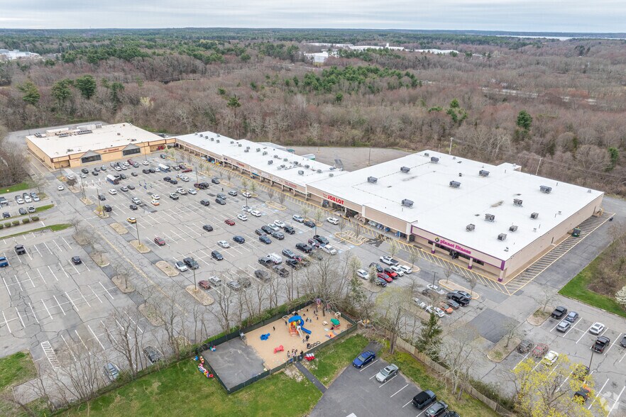 More Photos Of 10 Merchants Way, Middleboro Health Club For Lease