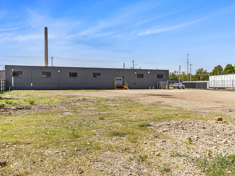More Photos Of 200 E Broadway St, Three Rivers Manufacturing For Lease