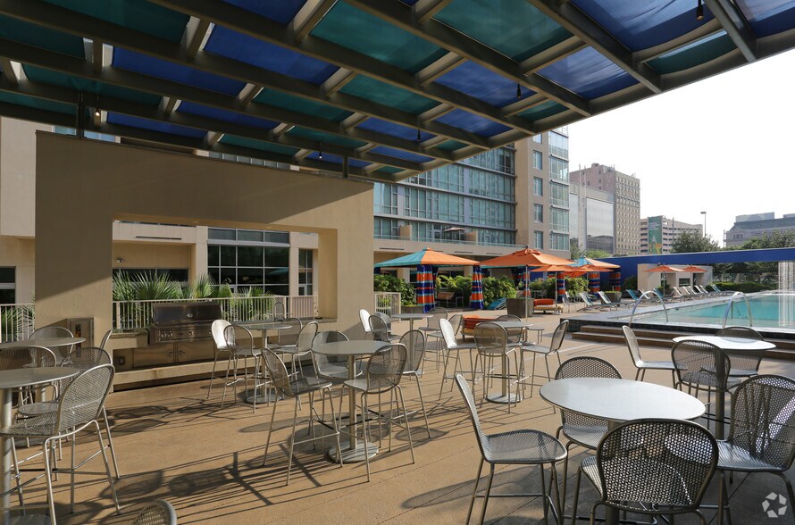 More Photos Of 1623 Main St, Dallas Apartments For Lease