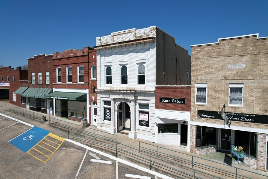 More Photos Of 410 Court St, Vienna Storefront Retail Residential For Sale