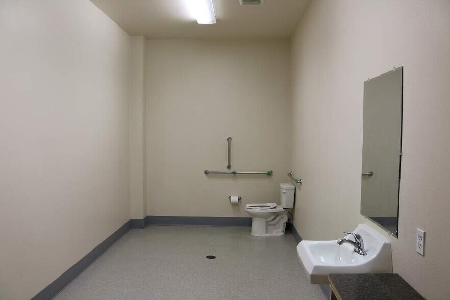 More Photos Of 3543 Steelhead Run Ave, Albany Manufacturing For Lease