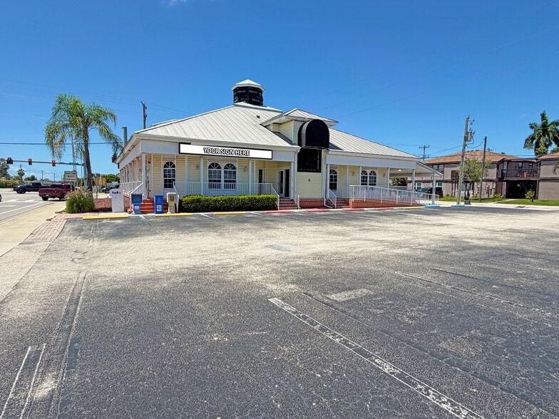 Primary Photo Of 725 Cape Coral Pky W, Cape Coral Loft Creative Space For Sale