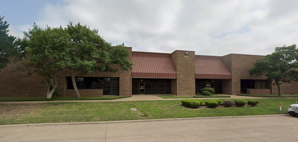 More Photos Of 801-815 Greenview Dr, Grand Prairie Unknown For Lease