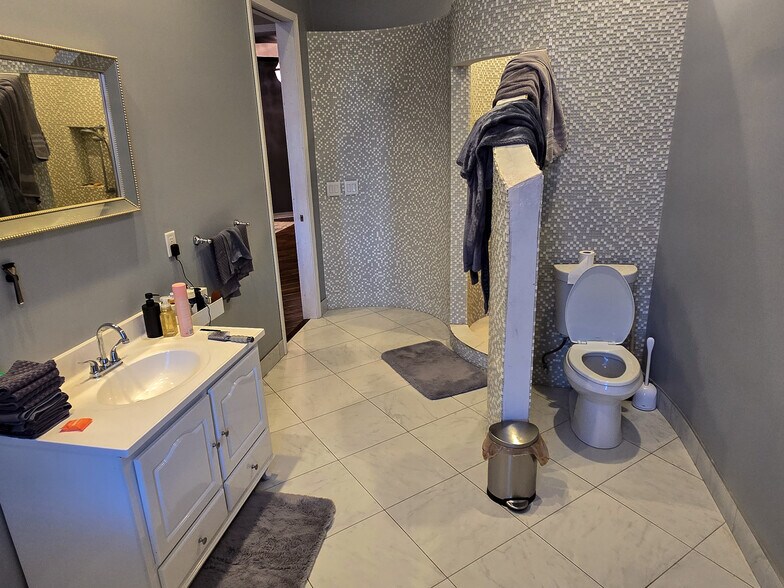 More Photos Of 410 Court St, Vienna Storefront Retail Residential For Sale