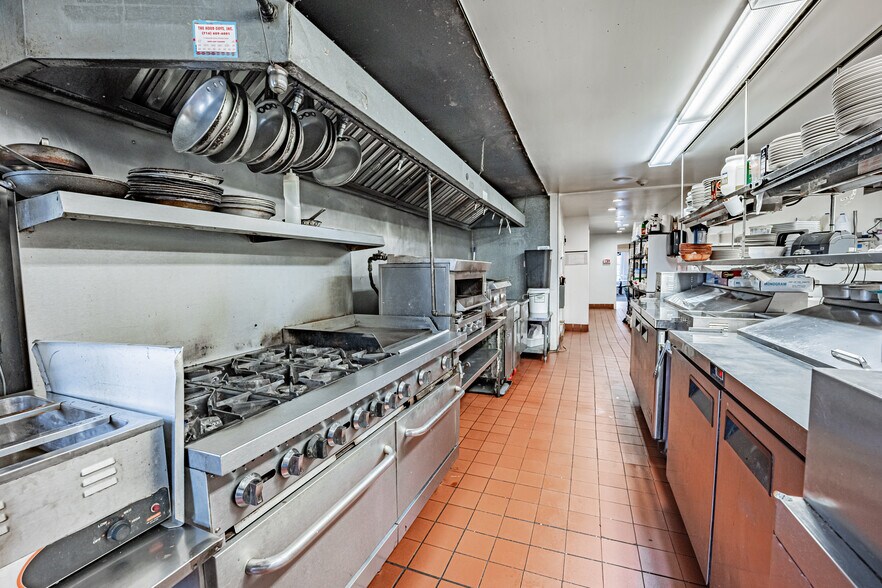 More Photos Of 310 Lake St, Wilson Hotel For Sale