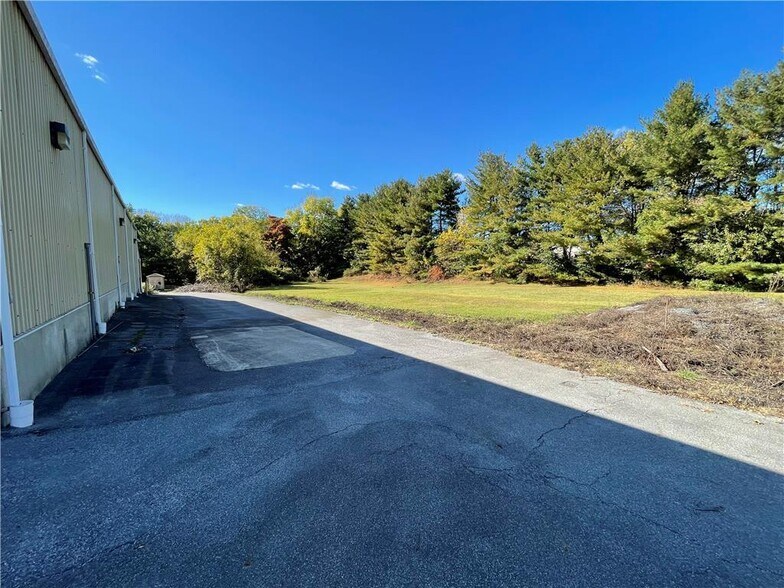 More Photos Of 190 Industrial Dr N, Easton Warehouse For Lease