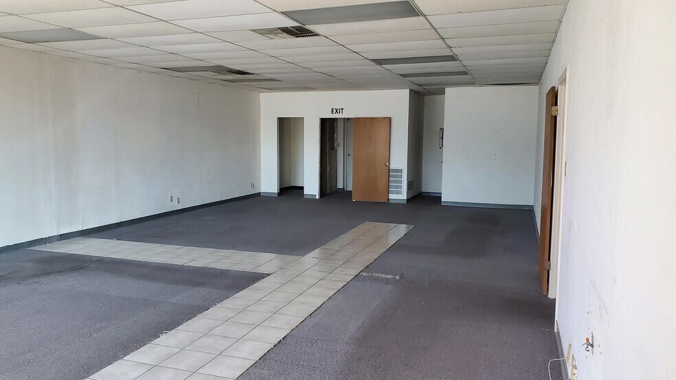 More Photos Of 330 W Northwest Hwy, Grapevine Unknown For Sale