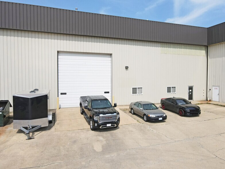 More Photos Of 510-530 Oakleaf Ct, Joliet Warehouse For Lease