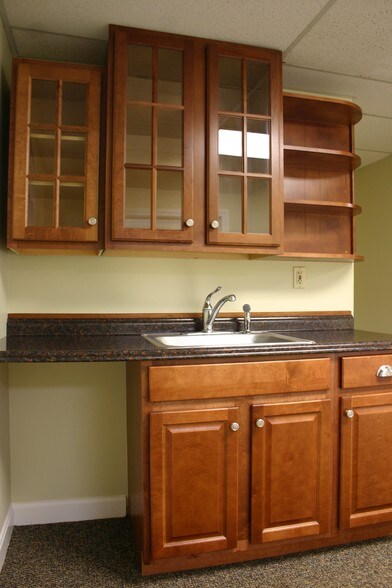 More Photos Of 12 Parmenter Rd, Londonderry Medical For Lease