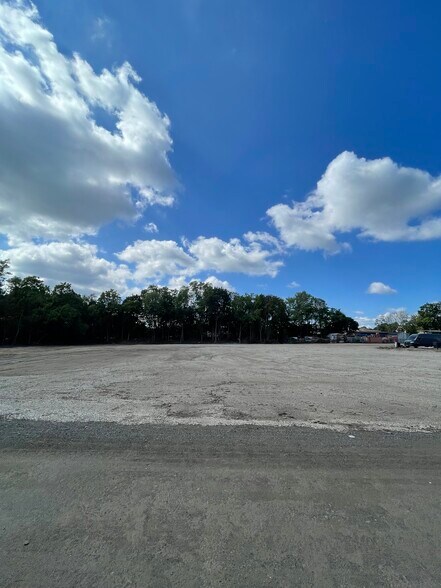 More Photos Of Whitehead Ave, South River Warehouse For Lease