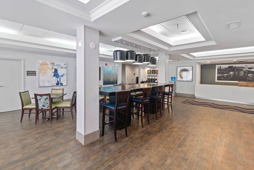 More Photos Of 450 Parkway 575, Woodstock Hotel For Sale