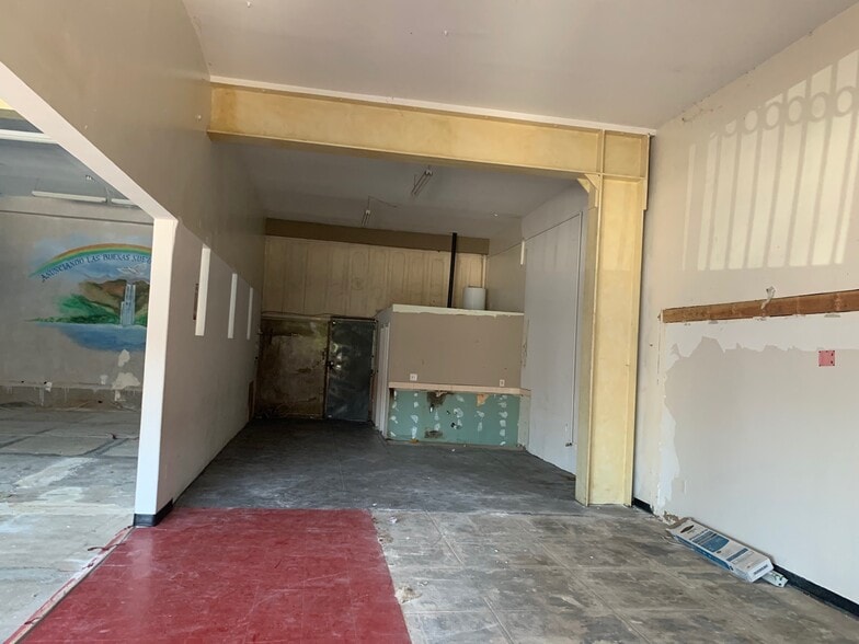 More Photos Of 1895 Adams Blvd, Los Angeles Storefront Retail Residential For Lease