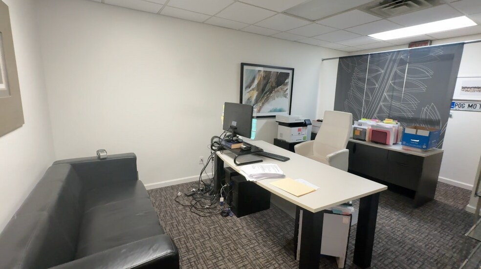 More Photos Of 140 S Long Beach Ave, Freeport Office For Sale