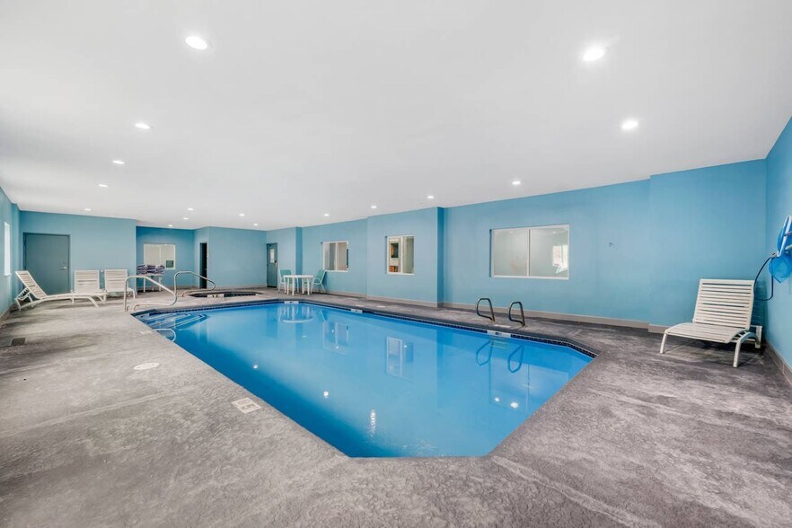 More Photos Of 412 US-70, Ruidoso Hotel For Sale