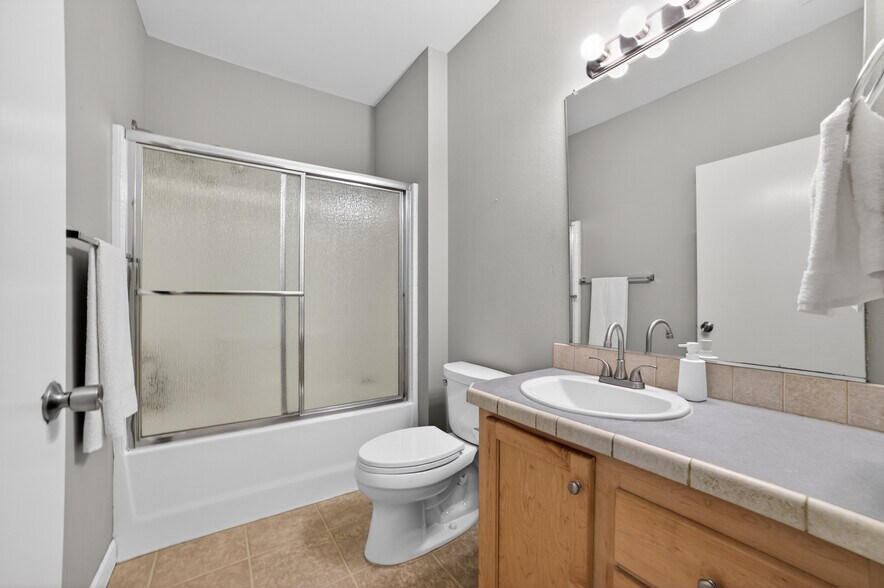 More Photos Of 5714 Crooked Finger Rd NE, Scotts Mills Self Storage For Sale