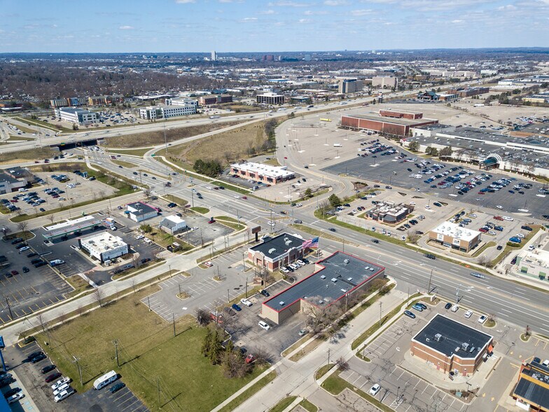 More Photos Of 451 W 14 Mile Rd, Madison Heights Freestanding For Sale