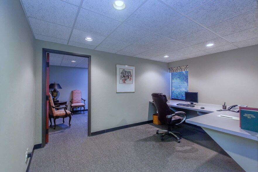 More Photos Of 24 NE 53rd St, Oklahoma City Office For Sale