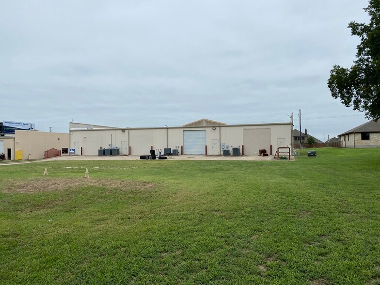 More Photos Of 3271 FM 663, Midlothian Storefront Retail Office For Lease