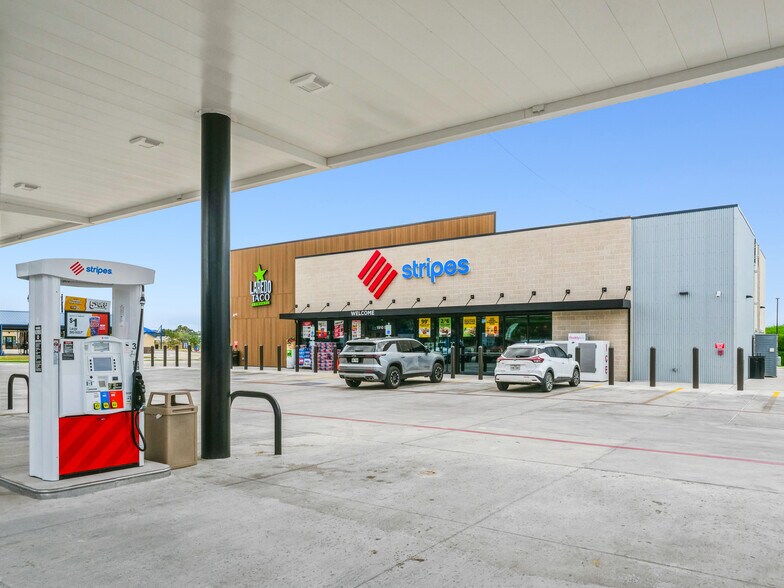 More Photos Of 1910 E Main St, Alice Convenience Store For Sale