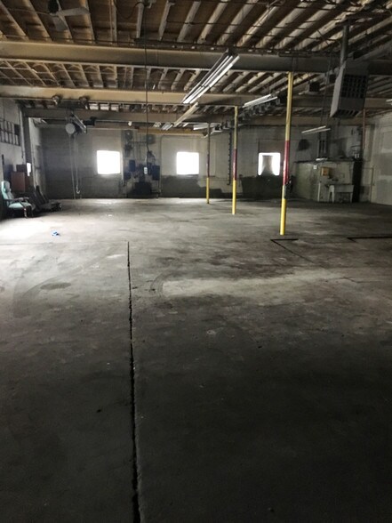 More Photos Of 2632 Park St, Muskegon Heights Warehouse For Sale