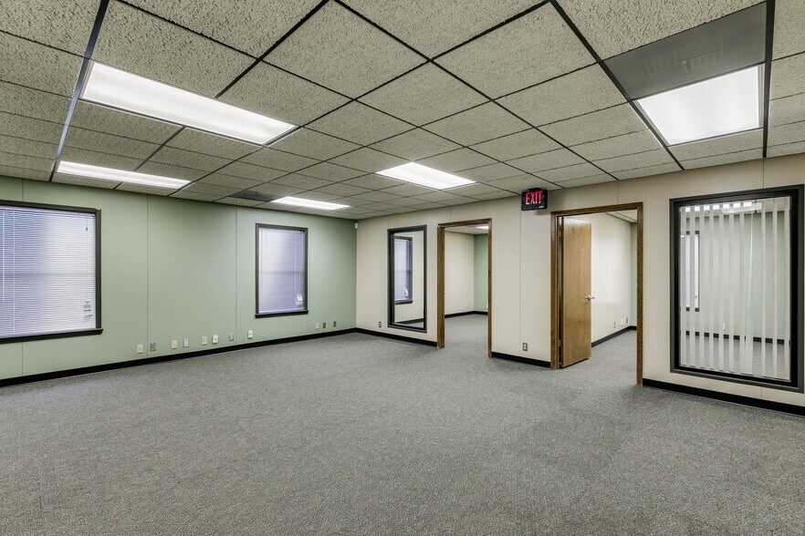 More Photos Of 602 W 12th St, Taylor Office For Lease