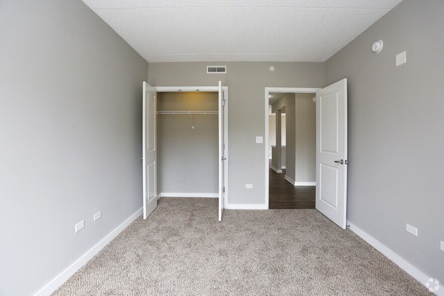 More Photos Of 1255 Town Center Rd, Vernon Hills Apartments For Lease