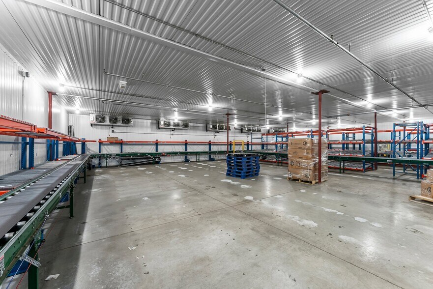 More Photos Of 11180 86th Ave N, Osseo Flex For Lease