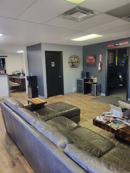 More Photos Of 1996 S Navajo St, Denver Warehouse For Lease
