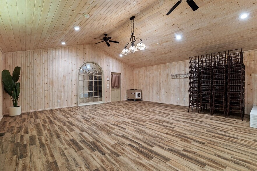 More Photos Of 1020 Thomas Rd, Benton Multifamily For Sale