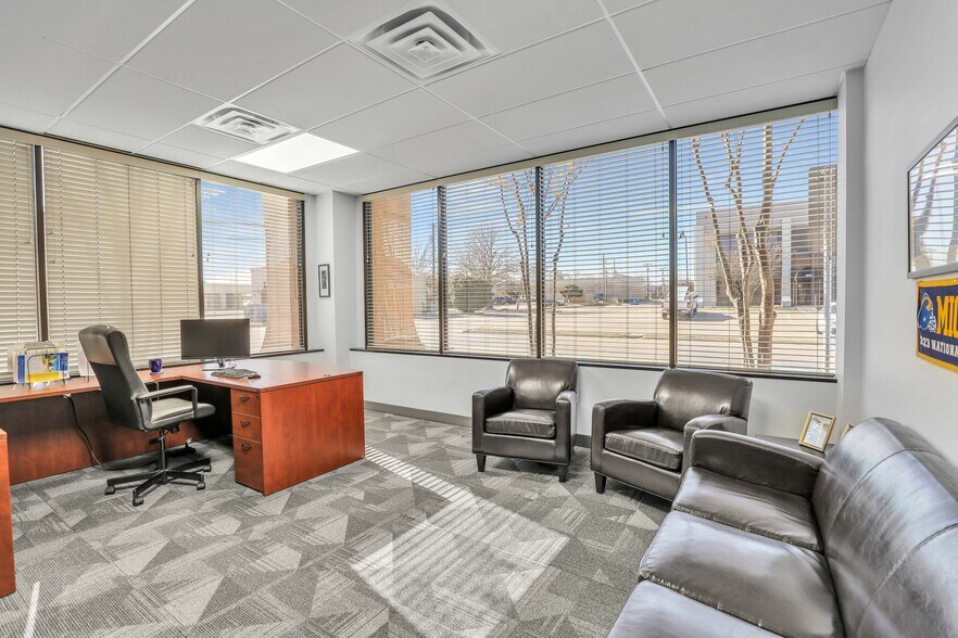 More Photos Of 1916 Avenue K, Plano Office For Sale