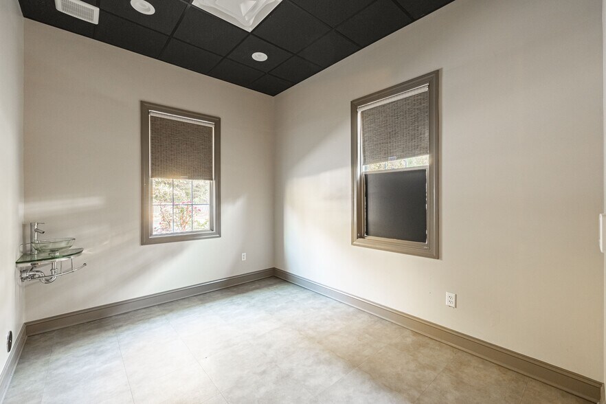 More Photos Of 324 Browns Hill Ct, Midlothian Coworking Space