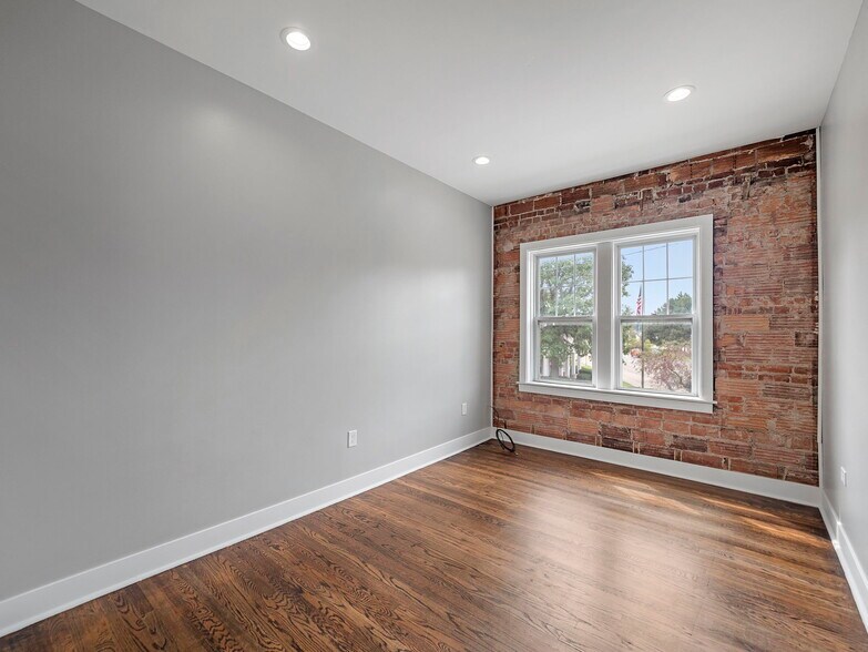 More Photos Of 23900-23908 Woodward Ave, Pleasant Ridge Office For Lease