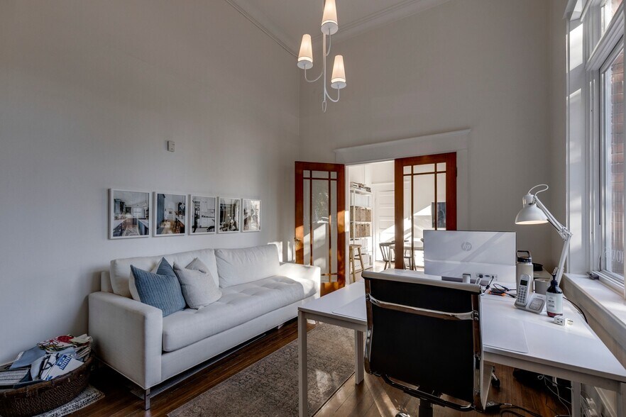 More Photos Of 606 Meredith Rd NE, Calgary Restaurant For Sale