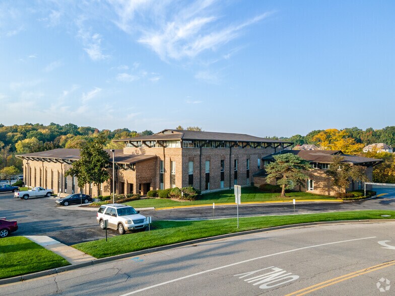 Primary Photo Of 8900 State Line Rd, Leawood Medical For Sale