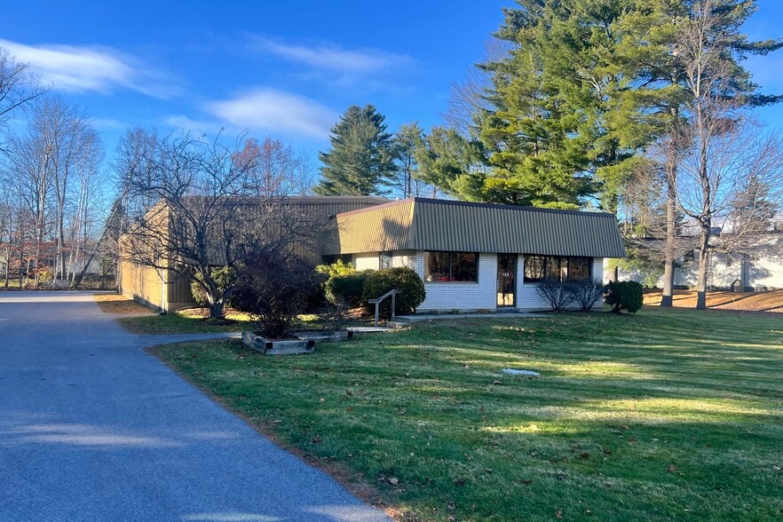 Primary Photo Of 128 Commerce St, Williston Office For Lease