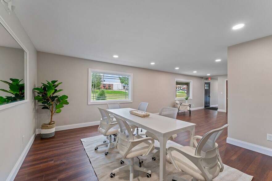 More Photos Of 784 McClurg Rd, Youngstown Office For Sale