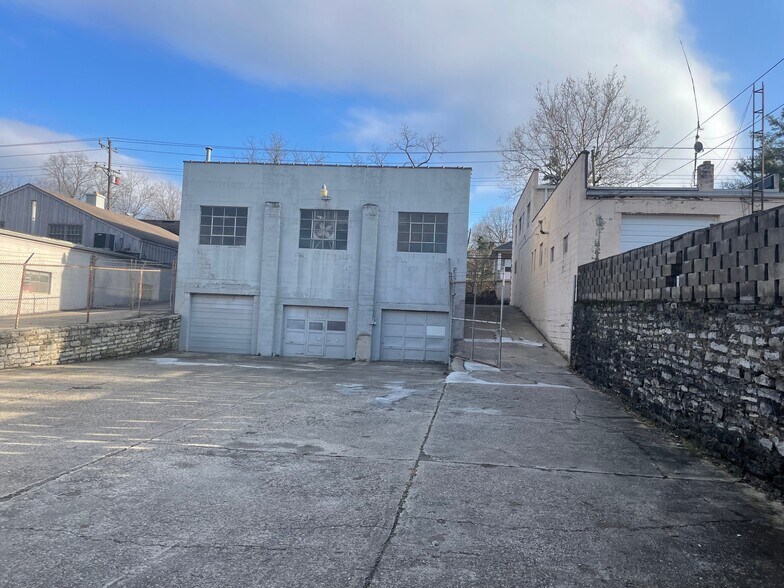 More Photos Of 7812 Camargo Rd, Cincinnati Auto Repair For Sale