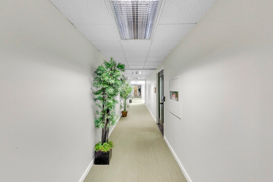 More Photos Of 1321 7th St, Santa Monica Office For Sale