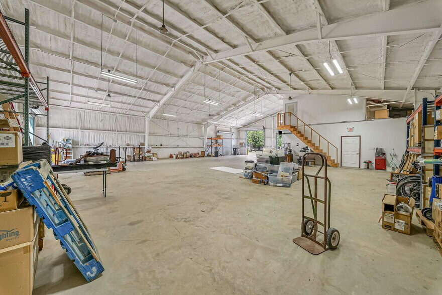 More Photos Of 7817 Hillmont St, Houston Flex For Lease