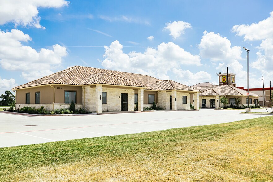 More Photos Of 8525 N Sam Houston Pkwy E, Humble Office For Sale