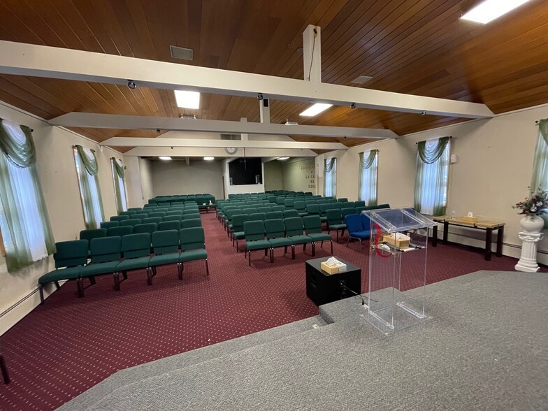 More Photos Of 7101 Bluffton Rd, Fort Wayne Specialty For Sale