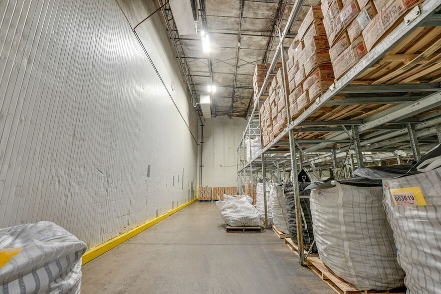 More Photos Of 400 Great Lakes Pky, Bellevue Warehouse For Sale