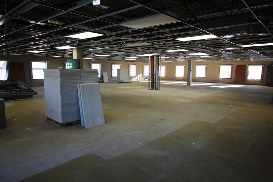 More Photos Of 14535 118th Ave NW, Edmonton Office Residential For Lease