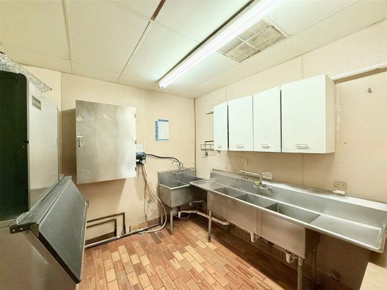 More Photos Of 1103 N Arkansas Ave, Russellville Freestanding For Sale