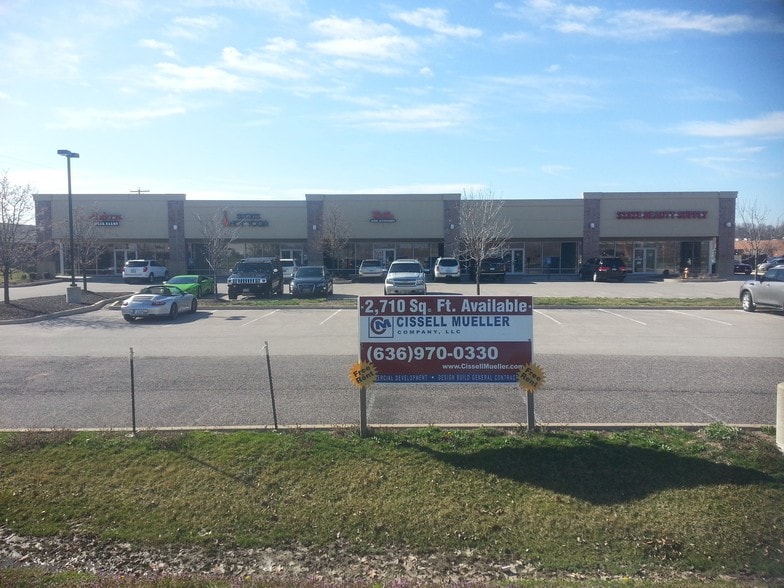 More Photos Of 17660-17688 Chesterfield Airport Rd, Chesterfield Freestanding For Lease