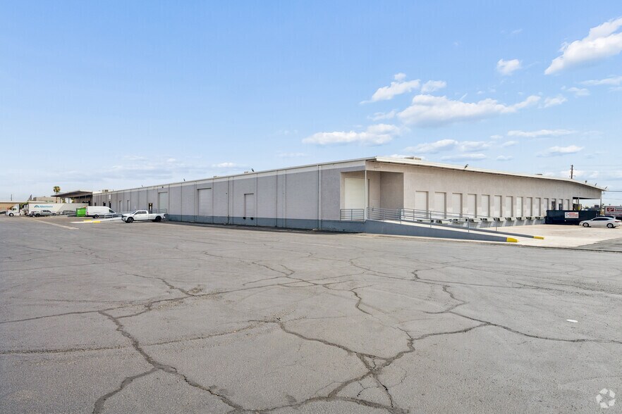 More Photos Of 6065 Polaris Ave, Las Vegas Distribution For Lease