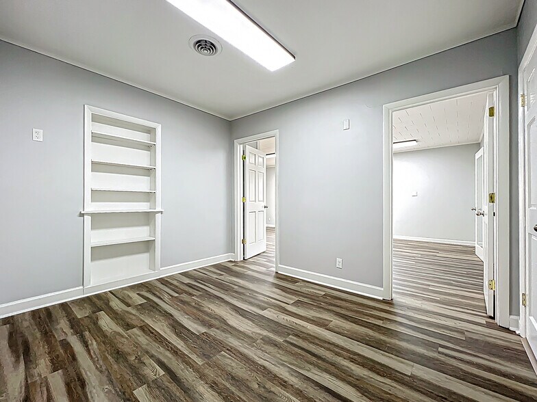 More Photos Of 1976 W Fairbanks Ave, Winter Park General Retail For Sale