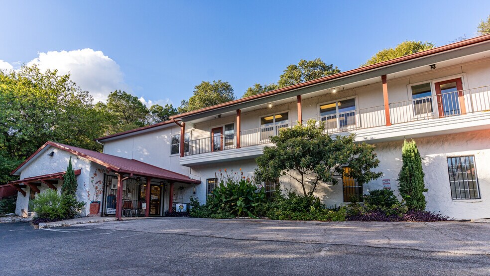 More Photos Of 3010 Bee Caves Rd, Rollingwood Medical For Lease